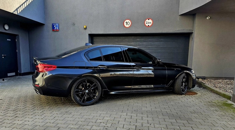 BMW Seria 5 cena 139999 przebieg: 210000, rok produkcji 2017 z Warszawa małe 379